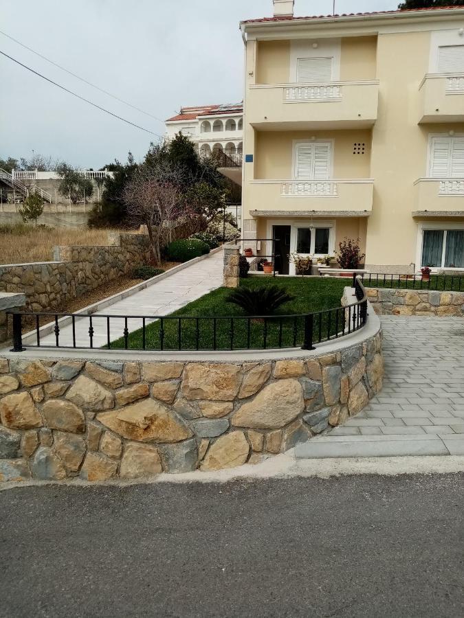 Apartments With A Parking Space Rab - 12383 Banjol Extérieur photo