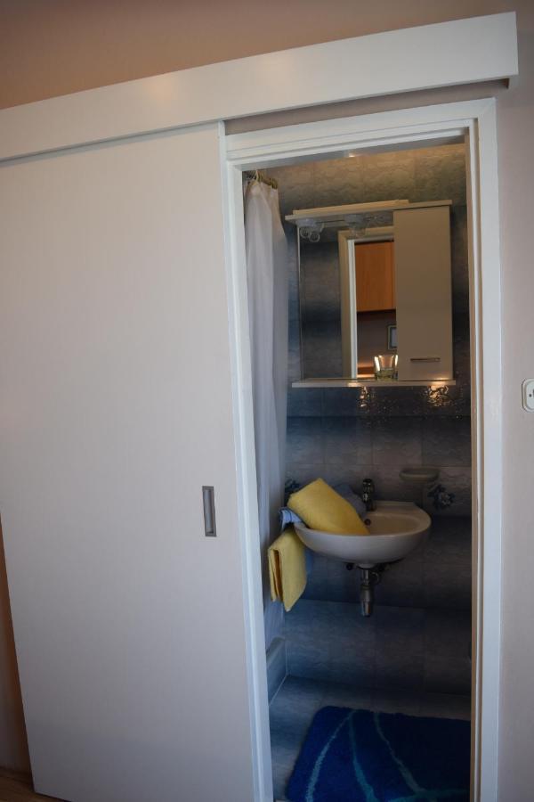 Apartments With A Parking Space Rab - 12383 Banjol Extérieur photo